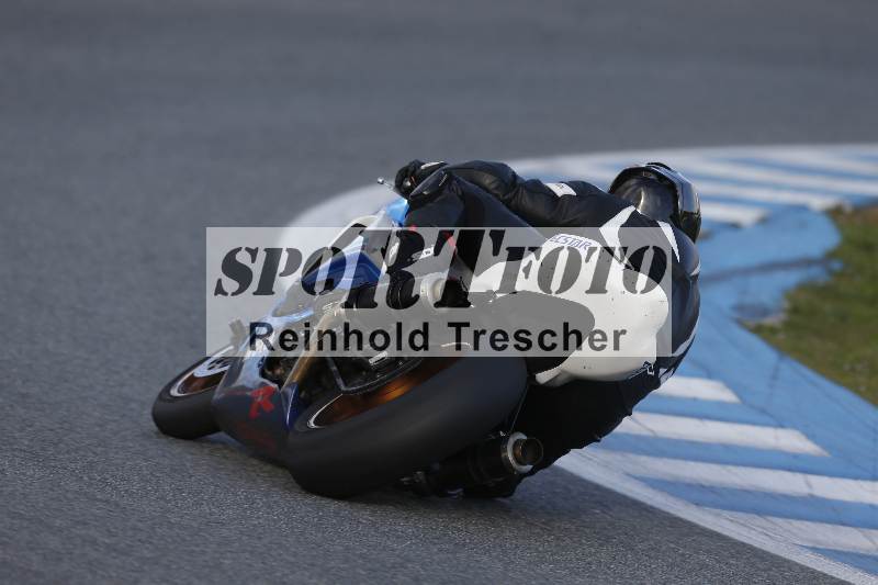 /Archiv-2025/01 24.-27.01.2025 Moto Center Thun Jerez/rot-red/backside